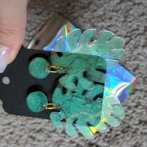 New monsters leaf earrings